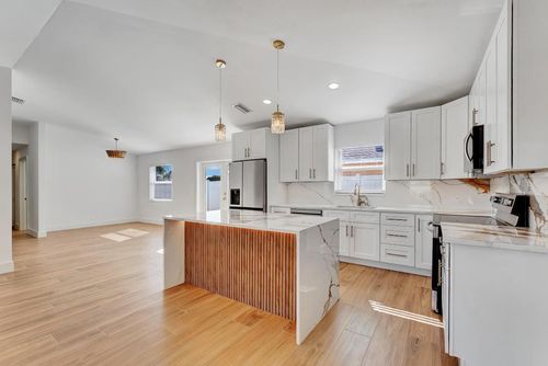 102 Sw 13th Ave, Delray Beach, FL, 33444-1540 | Card Image