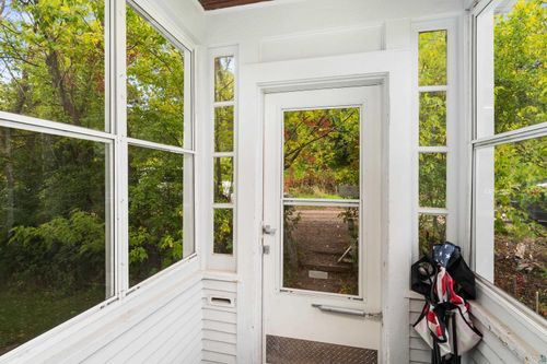 1306 E 11th St, Duluth, MN, 55805-1560 | Card Image