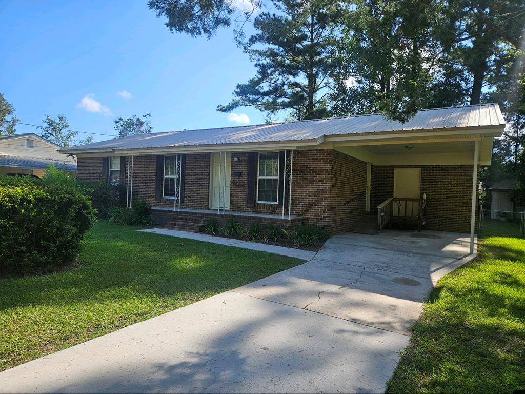 Zimmerman St, Nashville, GA 31639