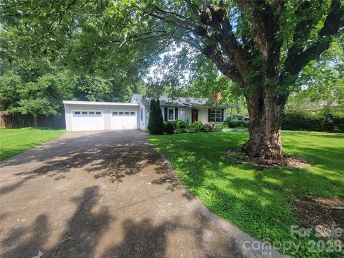 678 Brown Ave, Waynesville, NC, 28786-1992 | Card Image