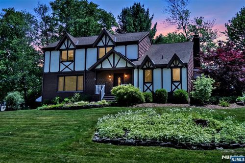 16 Weeden Dr, West Milford, NJ, 07480-1618 | Card Image