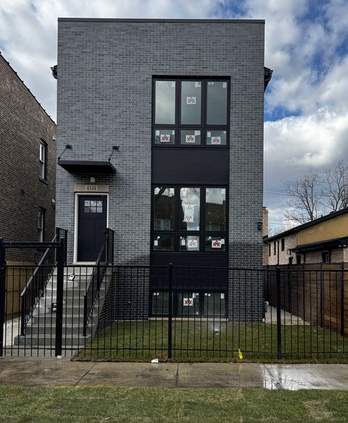 4348 W Thomas St, CHICAGO, IL, 60651-3404 | Card Image