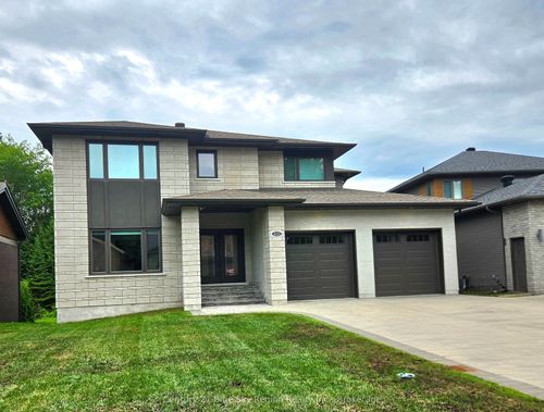 421 Pearce St, North Bay, ON, P1C1M8 | Card Image
