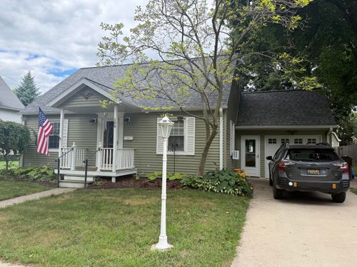 109 E Pine St, Fremont, MI, 49412-1657 | Card Image