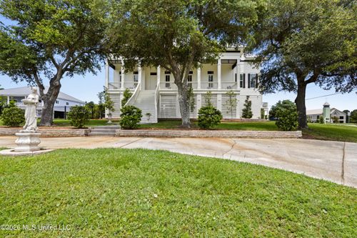 300 S Beach Blvd, Waveland, MS, 39576-4002 | Card Image