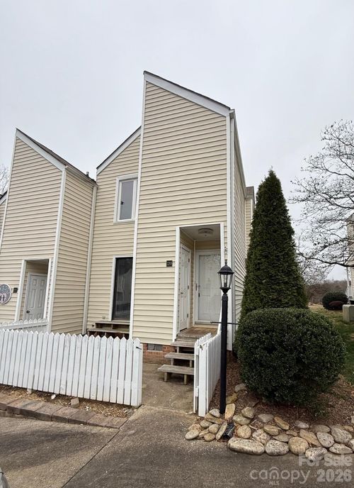 220 Wildwood Dr, Salisbury, NC, 28146-7085 | Card Image