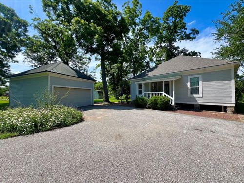 560 Jimmy Phillips Blvd, Angleton, TX, 77515-7403 | Card Image