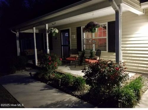 203 Stockton Ct, Richlands, NC, 28574-8404 | Card Image