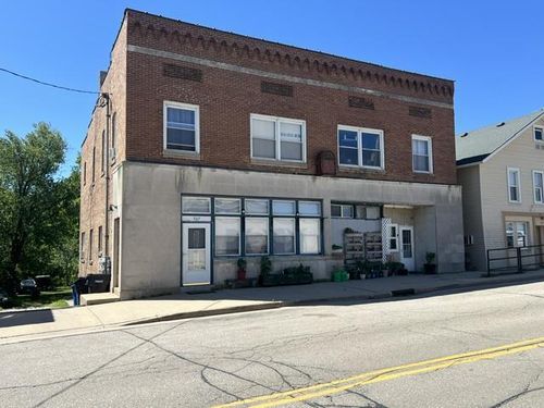 537 S Main St, FALL RIVER, WI, 53932-7404 | Card Image