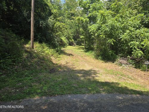 1626 Brackins Hollow Rd, Sevierville, TN, 37876-1763 | Card Image