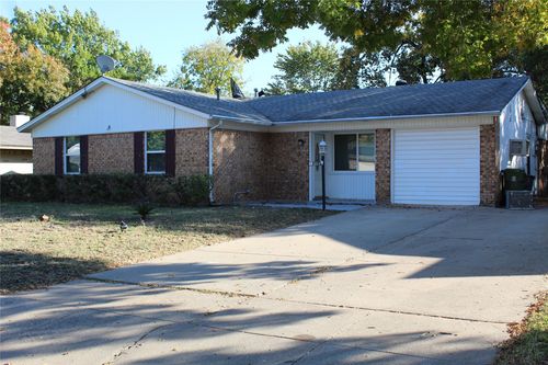 817 Edgehill Dr, Hurst, TX, 76053-4205 | Card Image