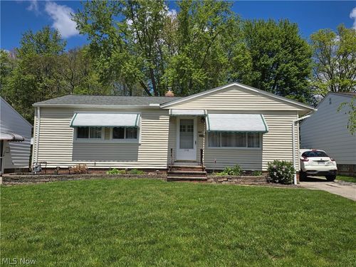 15021 Florence Dr, Maple Heights, OH, 44137-4707 | Card Image