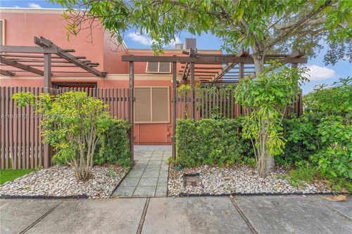 1490 Laguna Ln, Pembroke Pines, FL, 33026-3254 | Card Image