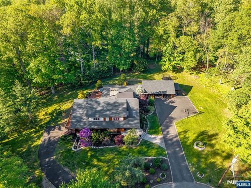 18 Lomas Ln, Montvale, NJ, 07645-1510 | Card Image