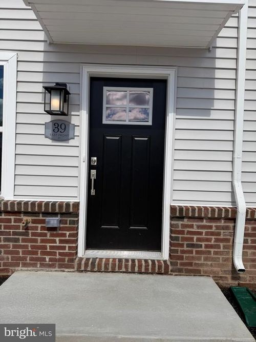 39 E Front St, BRIDGEPORT, PA, 19405-1468 | Card Image