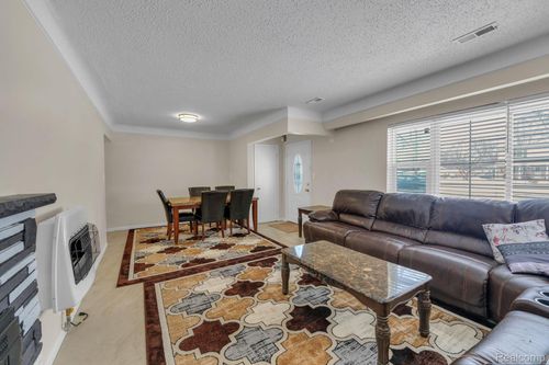 31565 Marquette St, Garden City, MI, 48135-3325 | Card Image