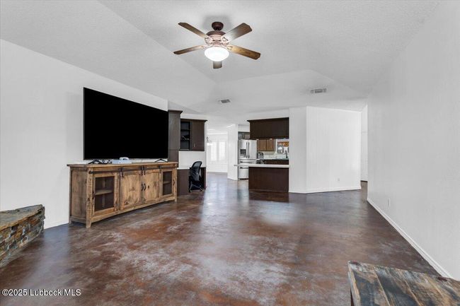 2022 Buffalo Dr, House other with 3 bedrooms, 2 bathrooms and null parking in Levelland TX | Image 7