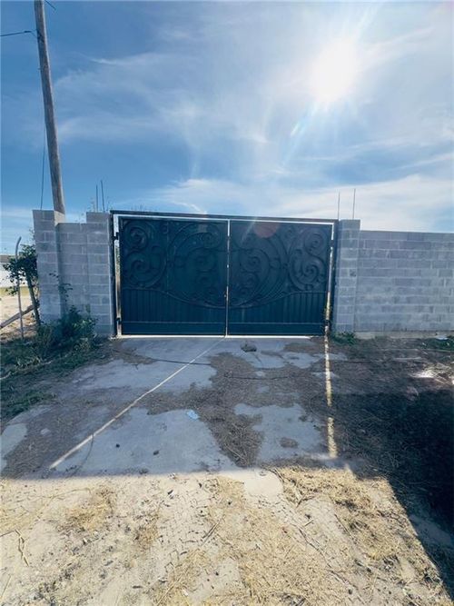 405 N 3rd St, Hidalgo, TX, 78557-2670 | Card Image