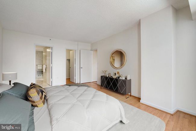 APT-1210S - 1300 Crystal Dr, Condo with 2 bedrooms, 2 bathrooms and null parking in ARLINGTON VA | Image 9