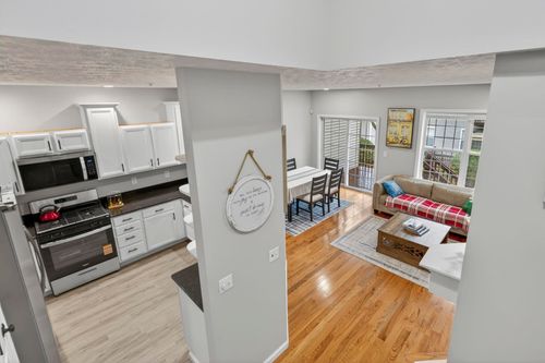 3 Summer Snow Ln, Bedford, NH, 03110-5843 | Card Image
