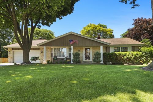 3625 S Brentwood Rd, New Berlin, WI, 53151-5415 | Card Image