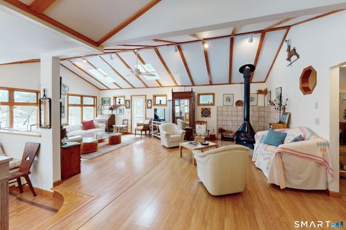 29 Carol St, Danbury, CT, 06810-8308 | Card Image