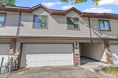 8858 N Maplebrook Ct, Brooklyn Park, MN, 55445-1935 | Card Image