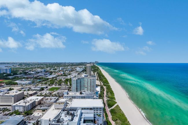 3304/01 - 6899 Collins Ave, Condo with 5 bedrooms, 5 bathrooms and null parking in Miami Beach FL | Image 14