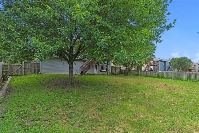 Fenced backyard with stairs | Image 41