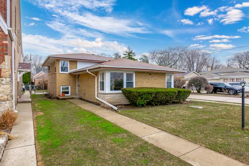 8231 Kilbourn Ave, Skokie, IL, 60076-2613 | Card Image
