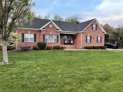 915 Kaye Gibbons Ct, Kernersville, NC, 27284-9552 | Card Image