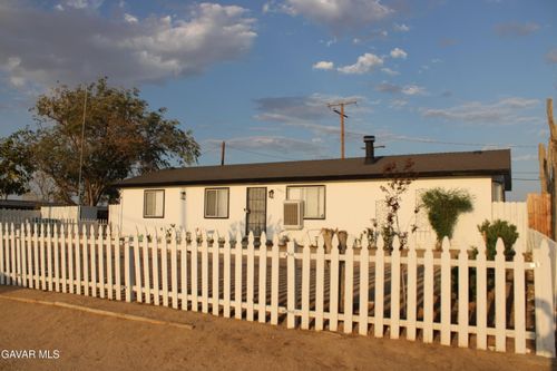 8603 S Loop Blvd, California City, CA, 93505-5260 | Card Image