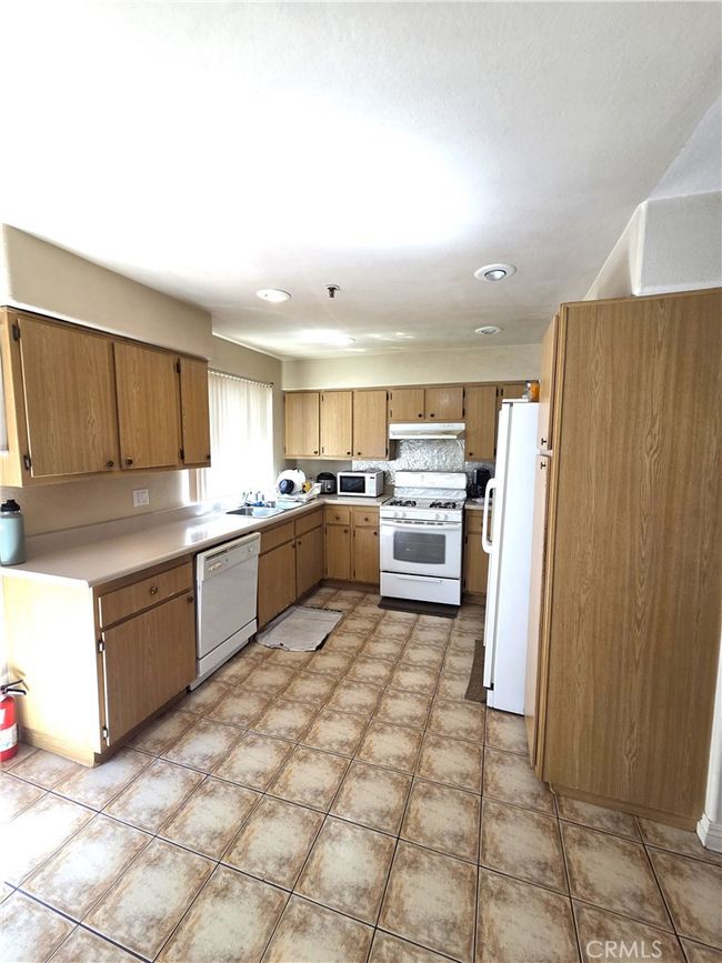 UNIT-3 - 9146 Tobias Ave, Townhouse with 3 bedrooms, 3 bathrooms and 2 parking in Panorama City CA | Image 12