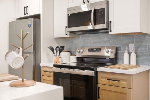 1d-8024 Linda Vista Rd, San Diego, CA, 92111-5127 | Card Image