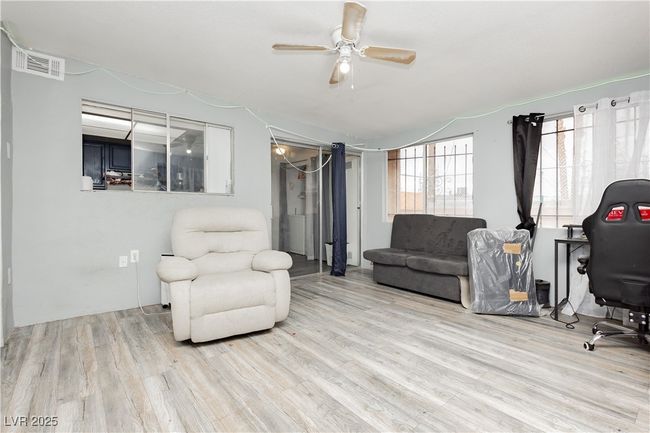 Room with private entrance. | Image 18