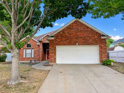 6415 Redstone Dr, Arlington, TX, 76001-5489 | Card Image