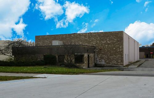 21277 Bridge St, Southfield, MI, 48033-4093 | Card Image