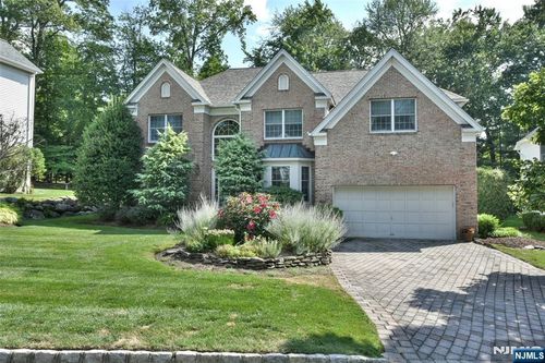 39 Stonewall Ct, Woodcliff Lake, NJ, 07677-8412 | Card Image