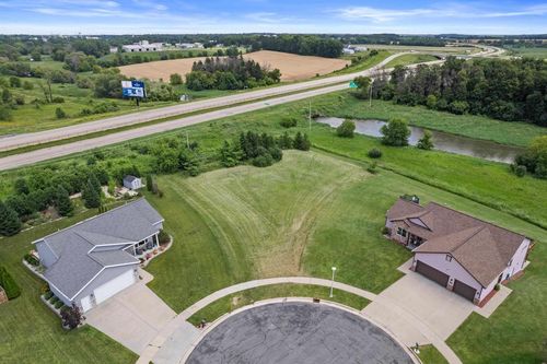 100 Honeycrisp Dr, Beaver Dam, WI, 53916-9258 | Card Image