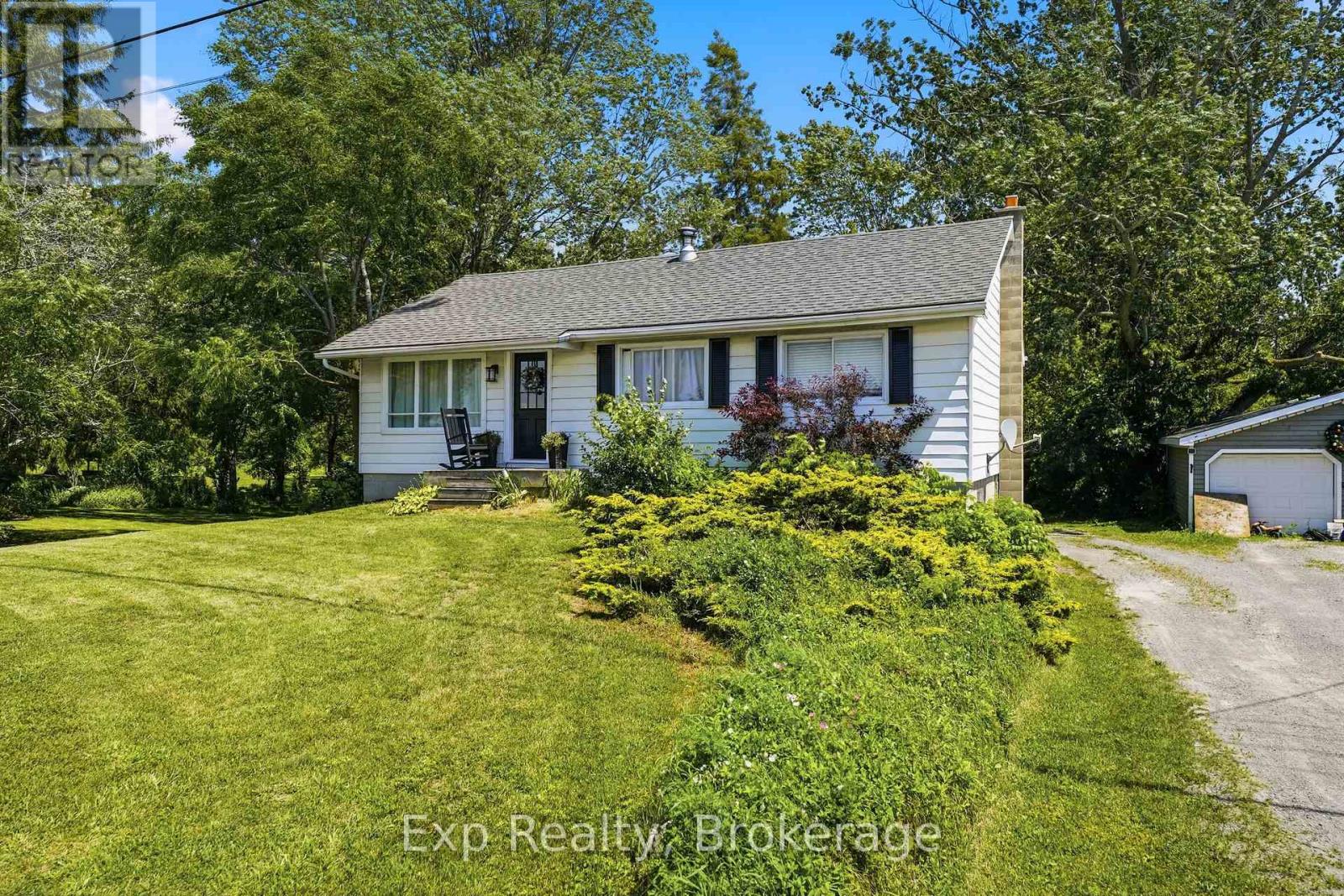 Residential in Prince Edward County (Hallowell Ward) 3