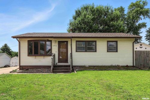 6706 Ridge Dr, Davenport, IA, 52806-1559 | Card Image