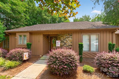 1630 12th St Ne, Hickory, NC, 28601-2771 | Card Image