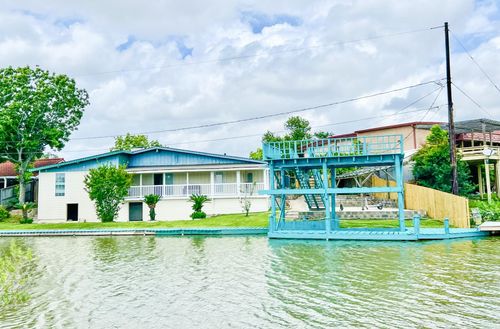 27 Marlin Ln, Baytown, TX, 77520-7406 | Card Image