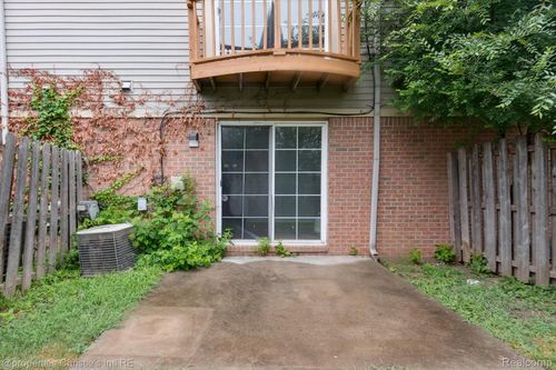 483 W Lincoln Ave, Madison Heights, MI, 48071-3901 | Card Image