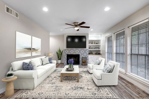 43-8611 Datapoint Dr, San Antonio, TX, 78229-5922 | Card Image
