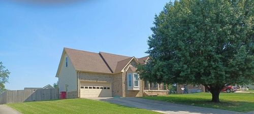 421 Bluff Dr, Clarksville, TN, 37043-1743 | Card Image