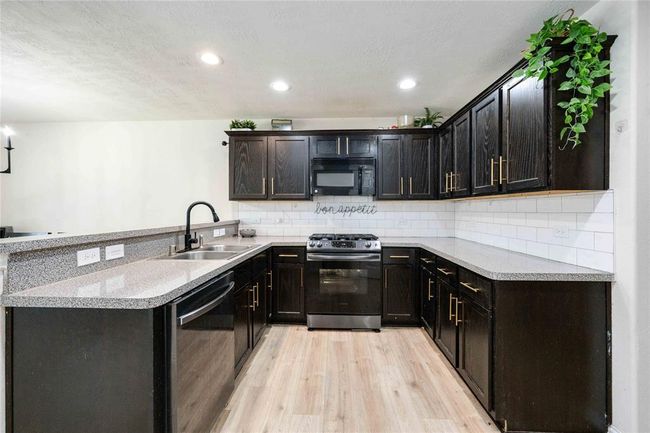 2814 Dustin Place Ct, House other with 4 bedrooms, 3 bathrooms and 2 parking in Humble TX | Image 8