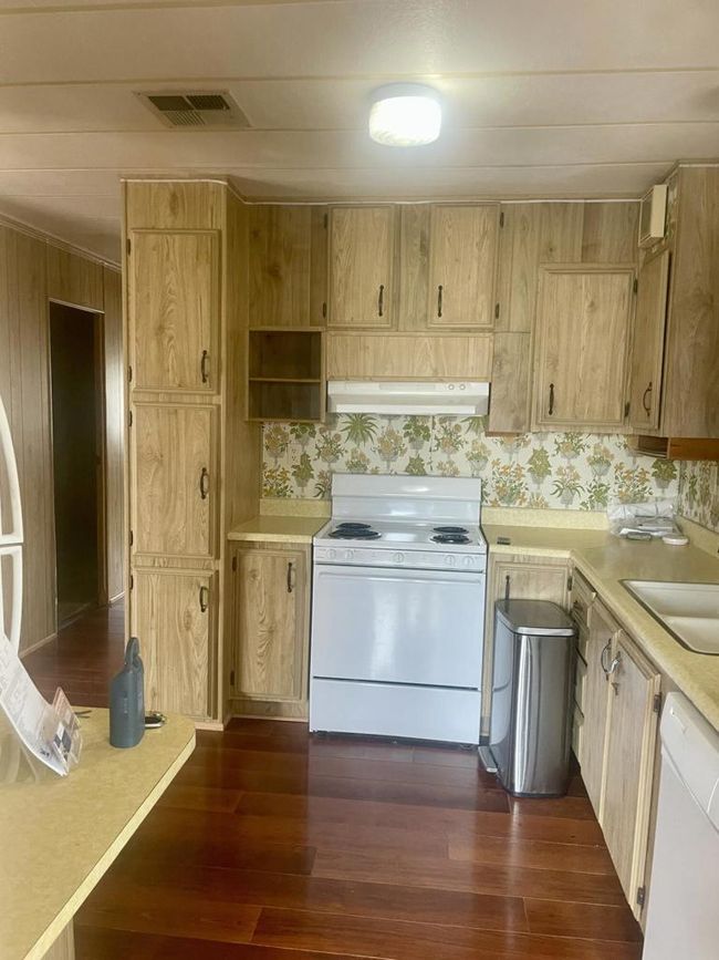 Kitchen | Image 11