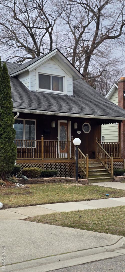 32 Gibbs St, Mount Clemens, MI, 48043-5961 | Card Image