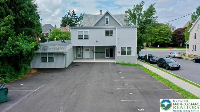 801 W Broad St, Home with 4 bedrooms, 5 bathrooms and 8 parking in BETHLEHEM PA | Image 9